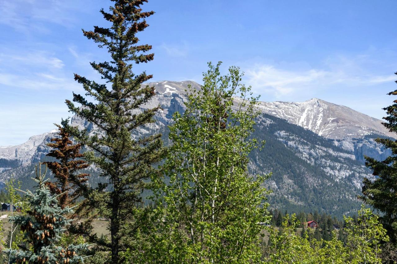 Nature'S Nook By Instant Suites Pool & Hottub Canmore Exterior foto