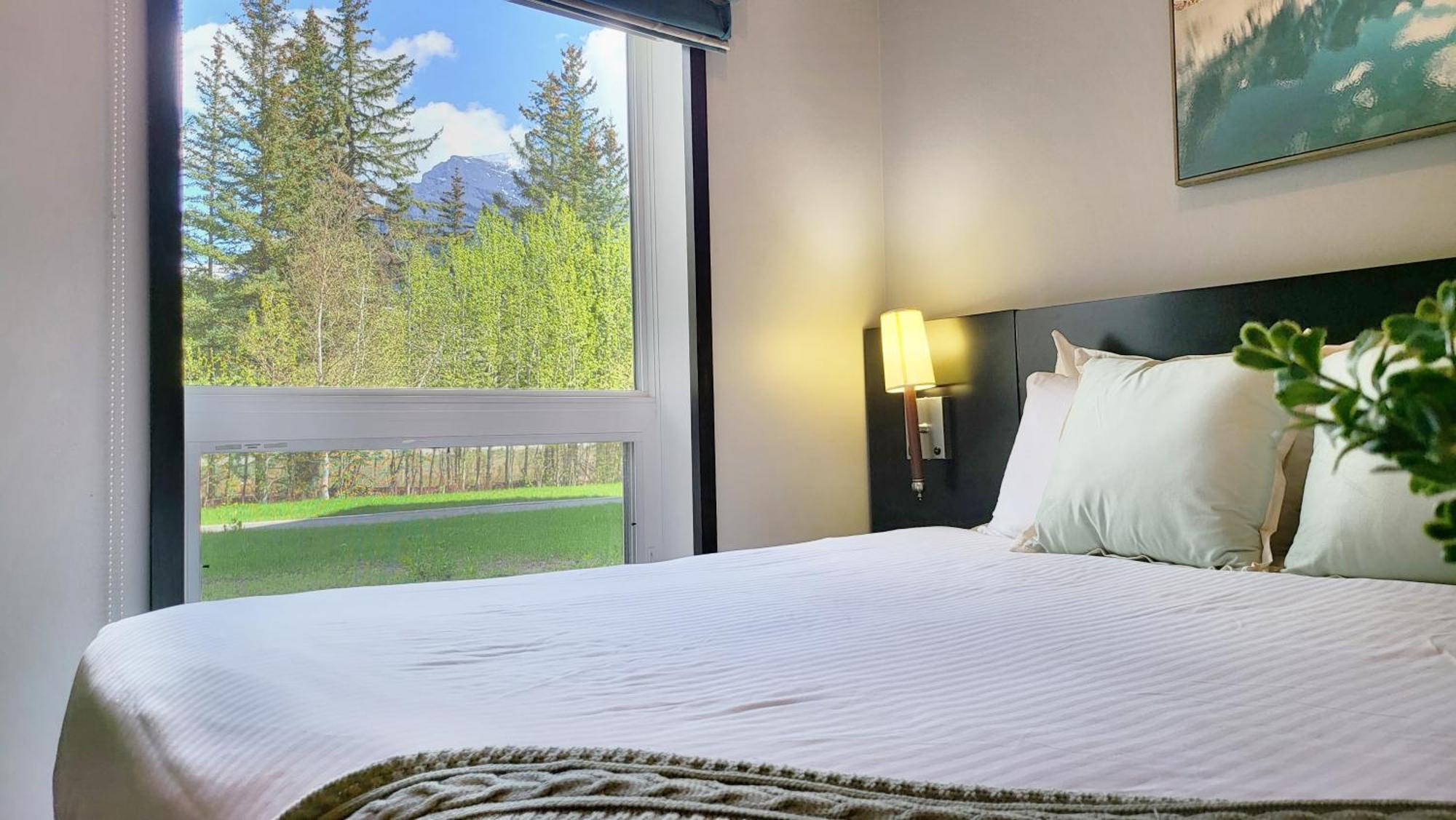 Nature'S Nook By Instant Suites Pool & Hottub Canmore Exterior foto